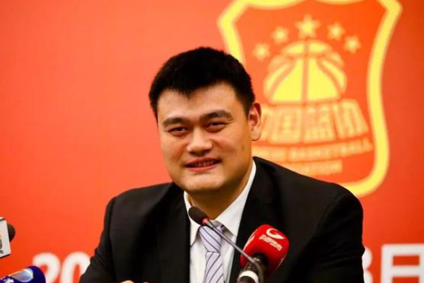 中國籃協(xié)現(xiàn)任主席是誰？